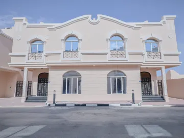 أنيقة | واسعة | فيلا داخل مجمع سكني | 6 غرف نوم | غير مفروشة