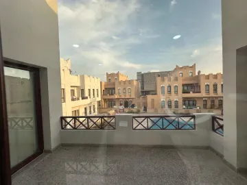 فيلا واسعة للإيجار مكونة من 5 غرف نوم + غرفة خادمة في بحيرة الخليج الغربي